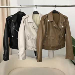 Blouson moto en cuir PU pour homme, court, style motard, avec fermeture éclair, col rabattable, ceinture et rivets, coupe-vent - Product Image 4