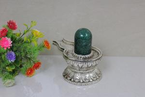 Artesanía Nirmala, Shivling de Metal con Piedra en Caja de Terciopelo, Decoración Hecha a Mano para Mesa/Escritorio y Obsequio Decorativo - Product Image 2