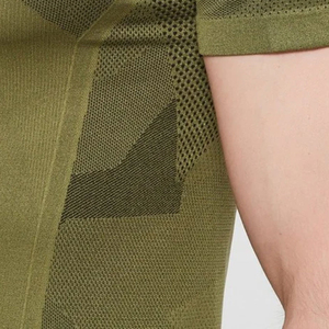 T-shirt de sport pour homme en polyester 100% de haute qualité, coupe ajustée, col rond, impression en relief en caoutchouc, anti-plis, séchage rapide, personnalisable - Product Image 5