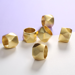 Vente chaude Doré Moderne Rond De Serviette De Luxe Papillon Bois Métal Cercle Serviette Boucle Décoration De Table En Gros Quantité En Vrac - Product Image 4