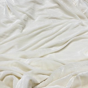 Tela de Terciopelo Viscosa Lisa Teñible Ecológica de 43/44 Pulgadas, Peso Medio 180g/m, Tejida para Prendas y Ropa de Alta Costura - Product Image 5