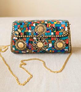 Pochette de mariée artisanale de créateur en mosaïque métallique, cuir véritable, fermeture à boucle, doublure en soie imperméable, fabriquée en Inde - Product Image 5