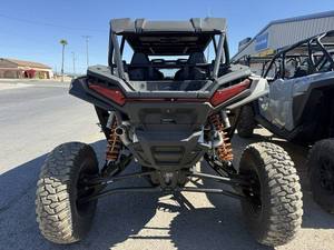 Achetez chez nous le RZR XP S 4 1000 Ultimate UTV 4x4 certifié EPA EEC, moteur 4 temps, blocage de différentiel, prêt à être expédié - Product Image 4