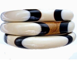 Brazalete de Resina Acrílica de Moda, Diseño de Rayas Rojas y Blancas, Elegante, de la Mejor Calidad, Joyería Unisex para Bodas y Fiestas - Product Image 6