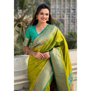 ผ้าไหมเนธาโยลา ปาธานี ลายเมเฮนดีสีเขียว พร้อมผ้าพันคอไหมพรีเมียมสีตัดกัน น้ำหนัก 0.65 กรัม - Product Image 2