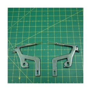 396405-36 Looper ที่ต่ำกว่าชิ้นส่วนจักรเย็บผ้าที่ใช้ในครัวเรือนในประเทศ - Product Image 1