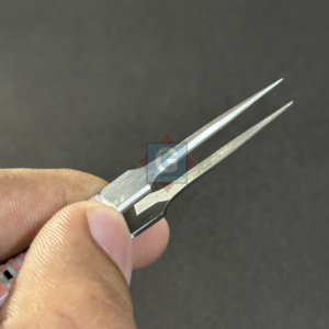 Pinces à cils en acier inoxydable de précision avec motif floral, pointes lisses pour extensions de cils - Product Image 3