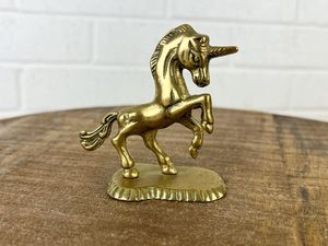 Statue décorative artistique en laiton de créateur, représentant un licorne, pour hôtel, hall d'entrée, étagère, console ou table d'appoint. - Product Image 6