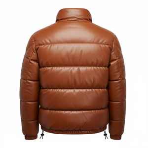 Chaqueta de invierno contemporánea de cuero genuino suave, diseñada para entornos fríos, con relleno estructurado y forro cómodo. - Product Image 4