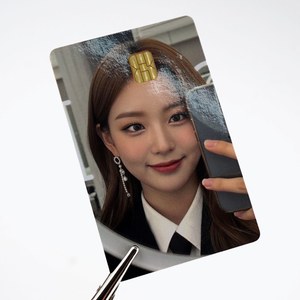 Autocollant personnalisé pour carte de crédit en papier artistique, couleurs vives, idéal pour cartes de débit K-pop, idoles, anime, 4 par feuille, faible MOQ, fabriqué en Corée - Product Image 1
