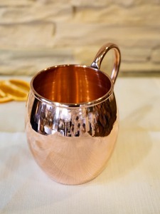 Mug à Moscow Mule contemporain martelé GLOSSY TOUCH ART, fait main, portable, avec poignée incurvée, pour bière, whisky, en métal - Product Image 6