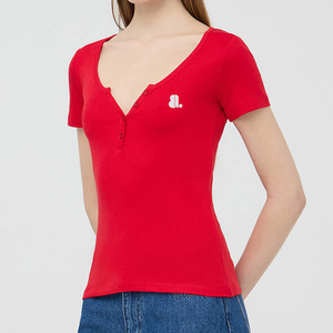 T-shirt pour femme, rouge uni, manches courtes, col rond, avec logo, coupe classique, décontracté, 100% coton biologique, à porter au printemps et en été - Product Image 5