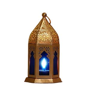 Lampe à vent design unique en fer forgé forme marocaine lanterne en verre bleu fini doré suspendu jardin décorer pour la décoration intérieure - Product Image 1