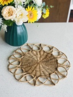 Assiettes de présentation en rotin écologiques, style moderne et vintage, en forme de fleur, polyvalentes pour mariage/fête, vaisselle de table