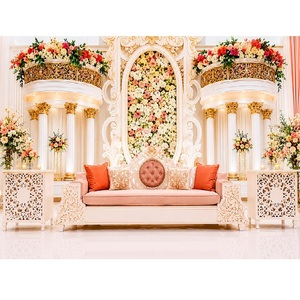 Scène de réception de mariage moderne à Calgary, décoration de scène de mariage de luxe, ensemble de canapés haut de gamme et panneaux de fond en fibre - Product Image 1