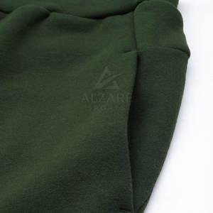 Pantalones deportivos de corte relajado y tela de primera calidad con estilo fácil de poner y cintura cómoda. - Product Image 5