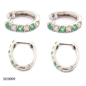 Pendientes de diamante blanco (redondo) de 14 quilates, esmeralda (redonda) de 0,36 quilates, diamante blanco (redondo) de 0,36 quilates - Product Image 1
