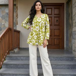 Kurti court d'été moderne en coton imprimé, détail plissé devant, couleur orange, séchage rapide, protection solaire, par Royal Export - Product Image 6