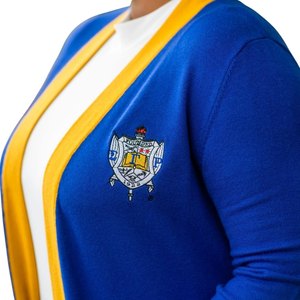 เสื้อคาร์ดิแกนไหมพรมสีน้ำเงินกรมท่าประดับด้วยทองคำ ยี่ห้อ Sigma Gamma Rho สำหรับผู้หญิง สไตล์ลำลองหรูหรา เหมาะสำหรับชมรมนักศึกษากรีก - Product Image 6