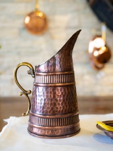 Carafe à eau en cuivre martelé artisanale, style vintage, pichet en métal au design durable pour les boissons et les fêtes - Product Image 4