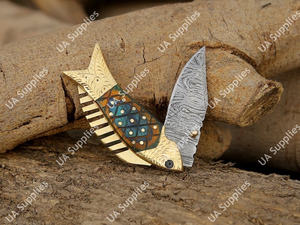 Cuchillo Plegable Multifuncional UA Supplies de Acero de Damasco Grabado a Mano para Caza, Pesca y Uso Diario (EDC) con Mango de Madera y Latón de 7.5 Pulgadas - Product Image 6