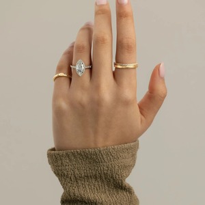 แหวนหมั้นเพชรทรงมาร์คีส์ทองคำแท้ 14K สำหรับผู้หญิง พร้อมวงแหวนแบบเฮโลและพาเว่ ได้รับการรับรองจาก IGI สไตล์คลาสสิก - Product Image 2