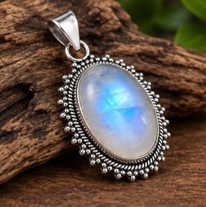 Pendentif ovale en pierre de lune arc-en-ciel avec bordure argentée ornée de perles et gemme à reflets bleus pour la vente en gros de bijoux - Product Image 5