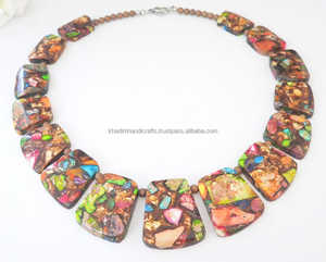 Collar con bordado de cuentas de cristal artístico único, joyería hecha a mano para un aspecto llamativo, audaz y moderno - Product Image 2