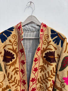 Chaqueta Corta Suzani Bordada a Mano con Diseño Clásico para Mujer, Mangas Largas, Cuello Alto, Ropa Exterior de Moda al por Mayor para Boutique - Product Image 4