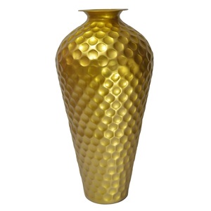 Vase décoratif de table en métal minimaliste personnalisable fait main, écologique, résistant à la rouille, porte-fleurs moderne pour la maison et le bureau - Product Image 3