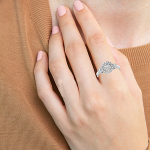 Anillo de Compromiso AJRETAIL con Diamante Cultivado en Laboratorio de 1.292 Quilates, Corte Asscher, Engaste Pavé con Halo, Color G, Claridad VS1, Certificado IGI, Oro Blanco - Product Image 4