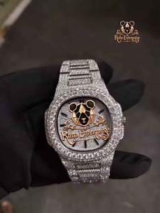 นาฬิกาข้อมือผู้ชาย Ruha Enterprise Iced Out Diamond รุ่นอนาล็อกควอตซ์ ตัวเรือนสแตนเลสทรงเหลี่ยมหรูหรา ประดับเพชร - Product Image 1