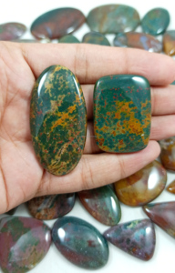 Magnifiques cabochons en agate sanguine africaine - Marque Radha Arts - Taille 25-40 mm - Rouge et vert naturels - Vente en gros pour la fabrication de bijoux - Product Image 2