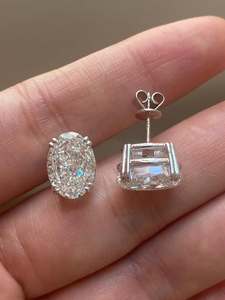 Pendientes de Oro Blanco con Diamantes de Corte Ovalado |   Elegantes Pendientes de Diamantes Solitarios para Mujer |   Regalo de Joyería Fina de Lujo para Ella - Product Image 3