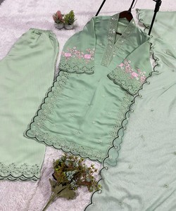Ensemble ethnique FANCY MUL CHANDERI en coton brodé de sequins avec détails découpés, comprenant un haut, un pantalon palazzo et un dupatta, couleur menthe, séchage rapide - Product Image 4