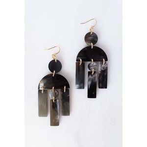 Pendientes de Diseño Único Hechos a Mano con Cuerno de Búfalo Negro para Mujeres con Estilo - Product Image 3