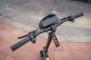 Trottinette électrique urbaine G2 - 48V 15Ah, écran tactile étanche, pneus de 10 pouces, pliable, autonomie de 55 km, pour la dernière mile et les aventures en extérieur - Product Image 5