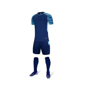 Tenue de football personnalisée pour équipes : Maillot et short respirants à séchage rapide – Vêtements de sport performants pour clubs, académies et écoles - Product Image 2