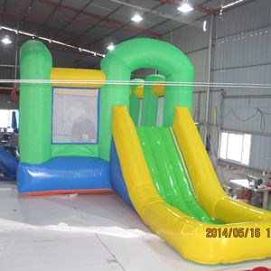 Toboganes de Agua Inflables de Nailon para Niños, para Uso Residencial en Casa y en la Escuela, para Deslizarse y Saltar en el Agua - Product Image 1