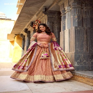 Collection Premium de vêtements de mariage en organza Simmer avec tissage Zari et dentelle, ensemble Lehenga Choli et Dupatta, vente en gros - Product Image 1