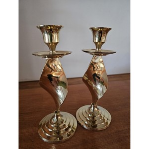 Juego de Portavelas de Latón de Calidad Garantizada, Decoración Metálica Duradera para el Hogar, Diseño Trenzado, Acabado Dorado - Product Image 5