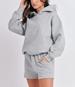 Conjunto de Sudadera con Capucha y Pantalones Cortos de 2 Piezas para Mujer, 100% Algodón, OEM/ODM, Logotipo Bordado Personalizado, Ropa Deportiva Urbana, Estilo Hip Hop, Corte Regular - Product Image 3
