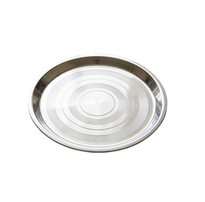 Plato de metal pulido redondo moderno para servir, a precios asequibles. - Product Image 4
