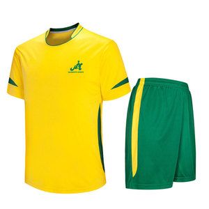 Ensemble d'uniformes de football en gros, tailles et couleurs personnalisables, logos et numéros personnalisés pour clubs et écoles - Product Image 1