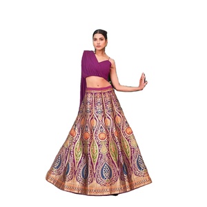 Nouveau catalogue de collection Lehenga Choli en soie Banarasi avec broderie Zari et couture sur toile et cancan, en vente en ligne - Product Image 1