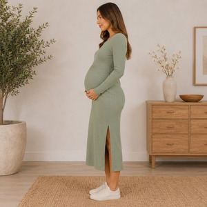 Robe de maternité en tricot côtelé avec fente latérale et détails boutonnés, longueur mi-mollet, style fourreau pour femme, idéale pour l'automne - Product Image 5