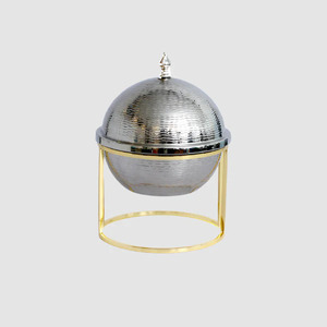 Bol à dattes de luxe en acier inoxydable martelé avec couvercle en dôme et support doré, idéal pour le Ramadan, l'Aïd et la décoration de la maison - Product Image 1