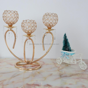 Candelabro de cristal de lujo de tres cabezas Para Boda y decoración del hogar Diseño nórdico elegante Metal y vidrio para el Día de San Valentín - Product Image 3