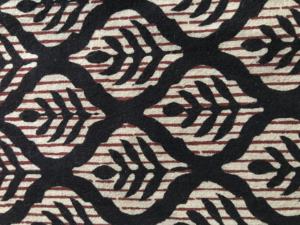 Tela de Algodón Estampada a Mano en Negro y Rojo – Diseño Geométrico con Motivo de Hojas, Algodón Indio para Vestidos y Prendas - Product Image 2