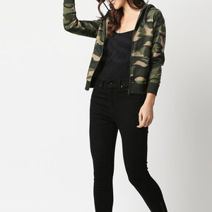 Ensemble de survêtement camouflage TOPSHOW Streetwear pour femme avec broderie personnalisée, sweat à capuche zippé et pantalon de survêtement - Product Image 3